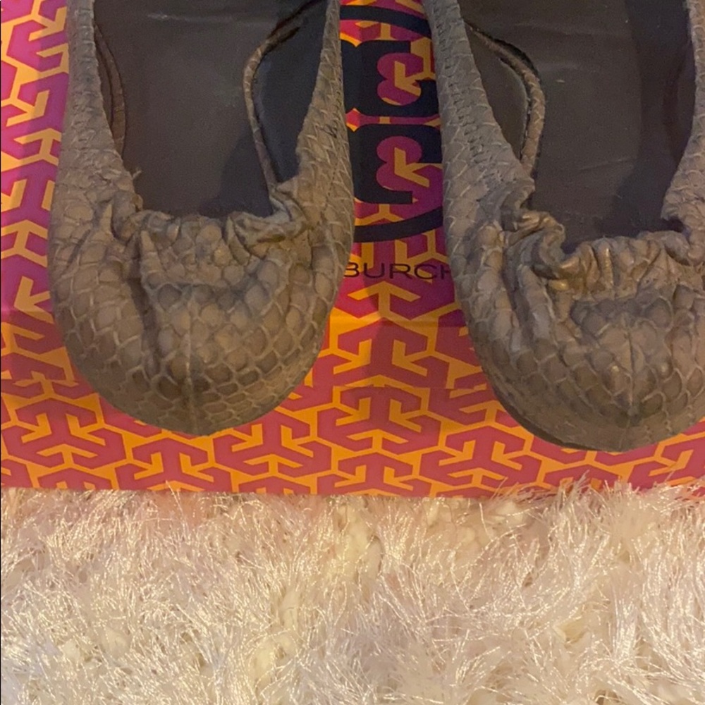 Tory Burch Reva Size 7 - Stone Suede Python Print - image 3